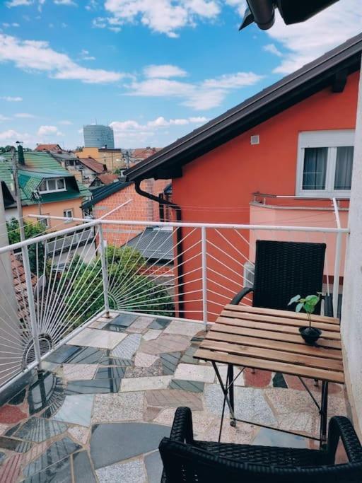 Apartmán Udoban Stan Sa Terasom U Mirnom Okruzenju Záhřeb Exteriér fotografie