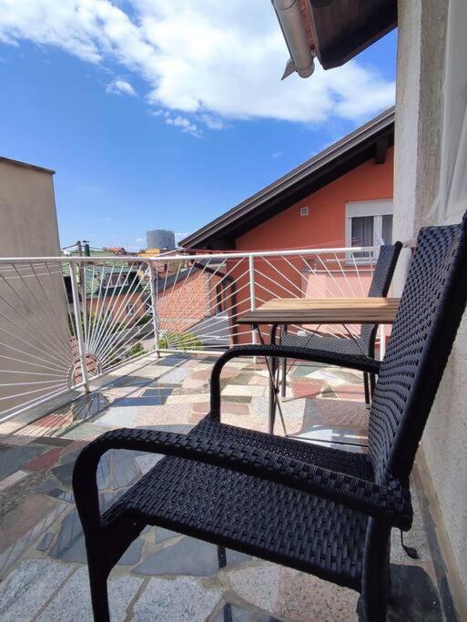 Apartmán Udoban Stan Sa Terasom U Mirnom Okruzenju Záhřeb Exteriér fotografie