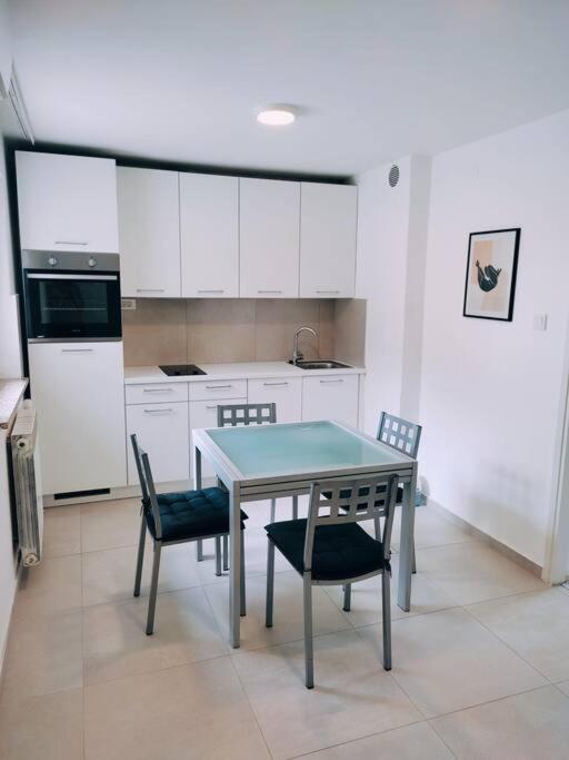 Apartmán Udoban Stan Sa Terasom U Mirnom Okruzenju Záhřeb Exteriér fotografie